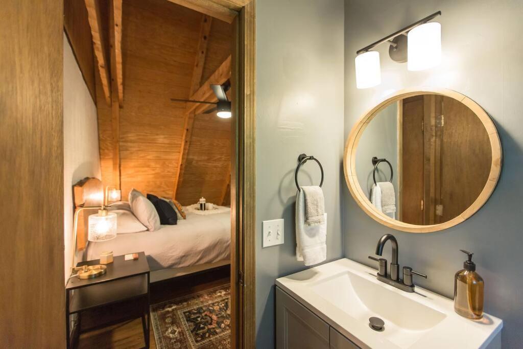 Southern Oak Cabin - Newly Remodeled - Close To All Attractions Sevierville Esterno foto