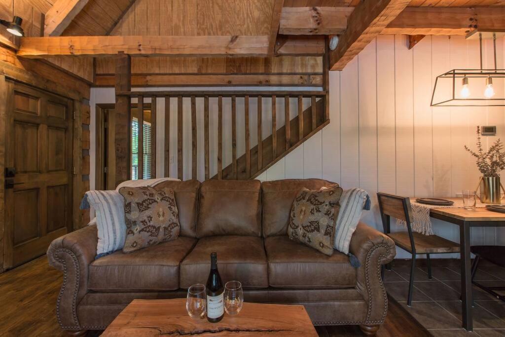 Southern Oak Cabin - Newly Remodeled - Close To All Attractions Sevierville Esterno foto